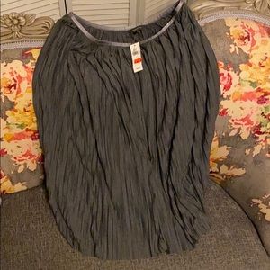 Grey pleated skirt